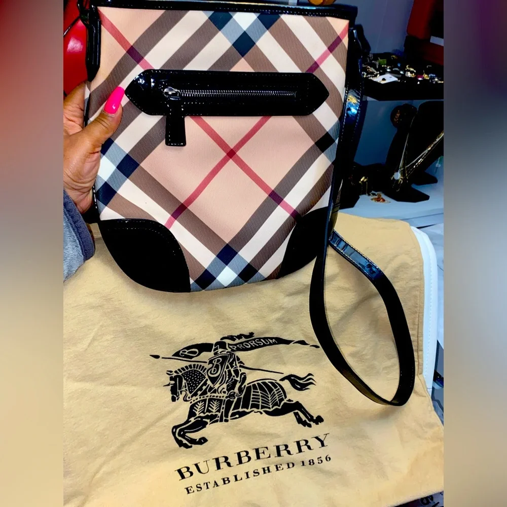 Burberry Crossbody New with Dustbag - Picture 1 of 5